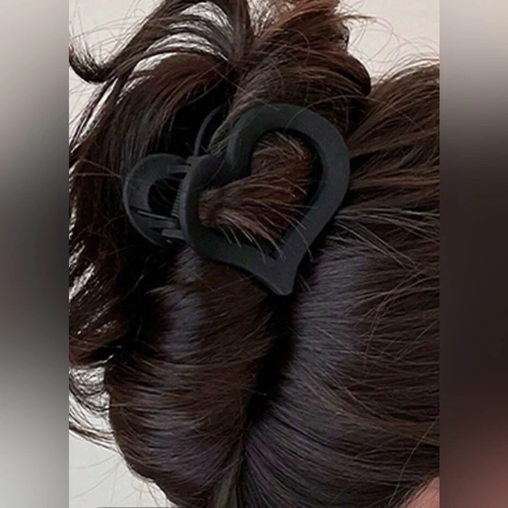 Black Heart Hair Clip